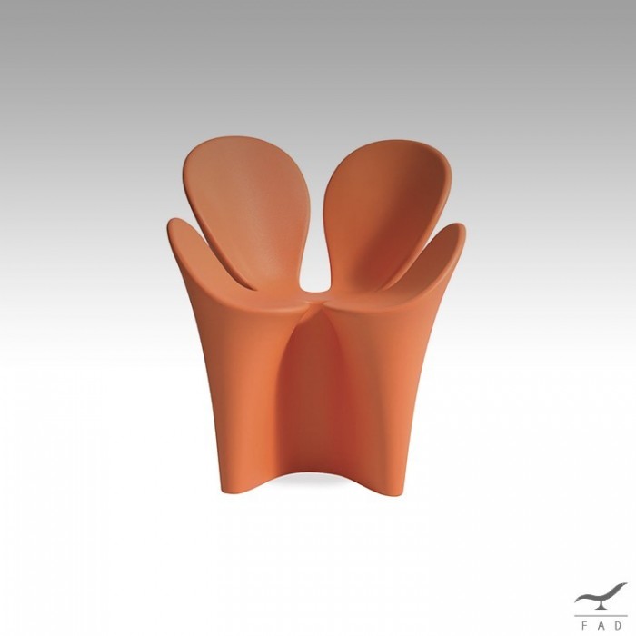Modello ispirato alla Clover Chair