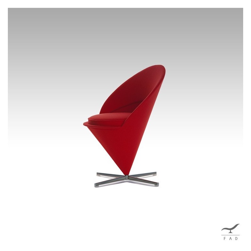 Poltrona design ispirata alla Cone Chair - Comodità e stile per il tuo ambiente