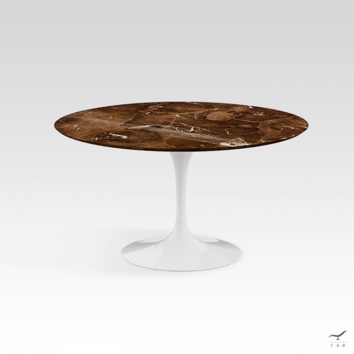 Tulip dining table modello