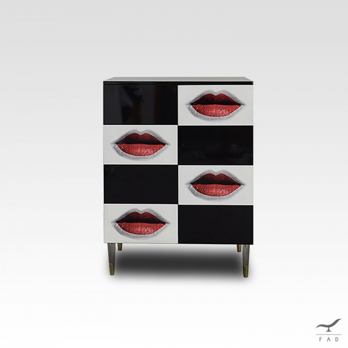 Sideboard Kiss  By Lina