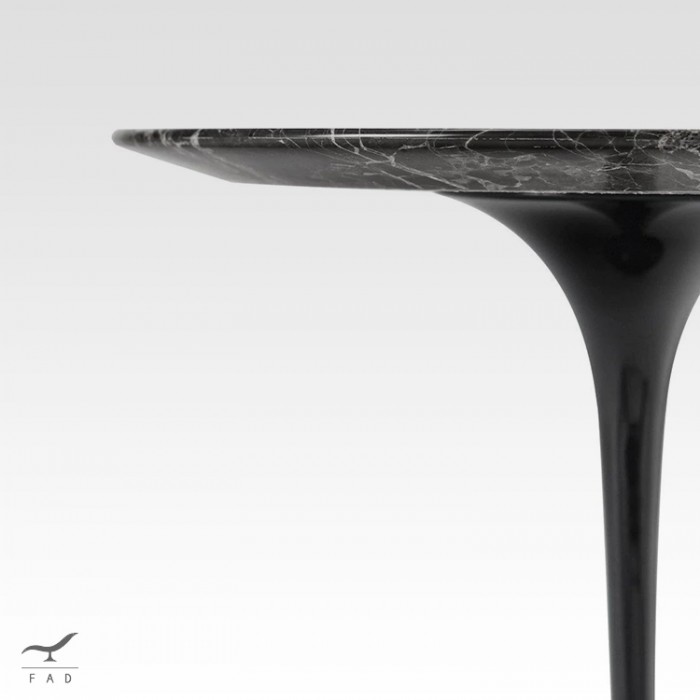 Tulip side table modello