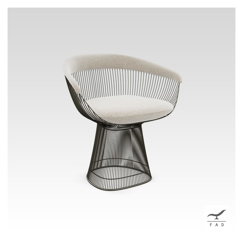 La sedia PALTER è un'autentica icona del design modernista, che unisce raffinatezza architettonica e comfort contemporaneo.