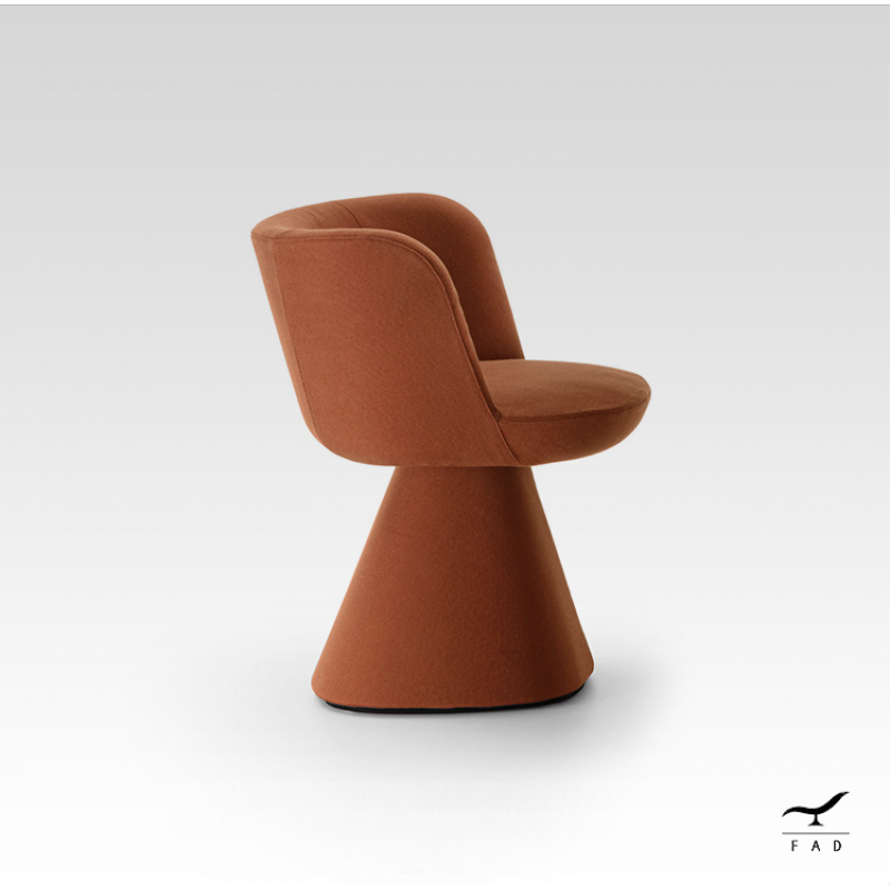 Flower chair: perfect armchair to combine with a design table