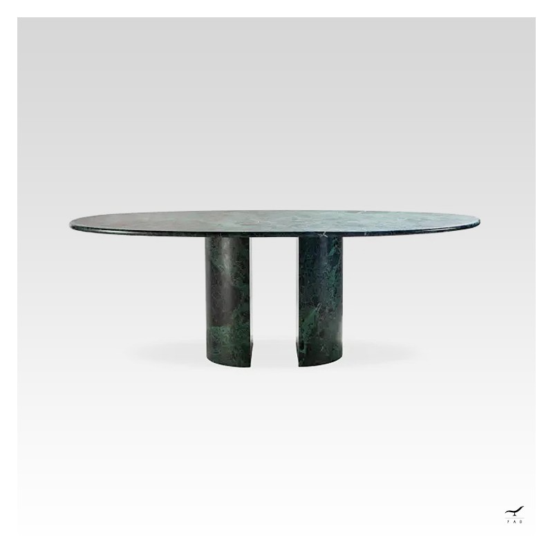 Tavolo MOON realizzato completamente in marmo