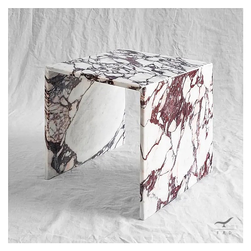 ONE coffee table in simple and elegant marble