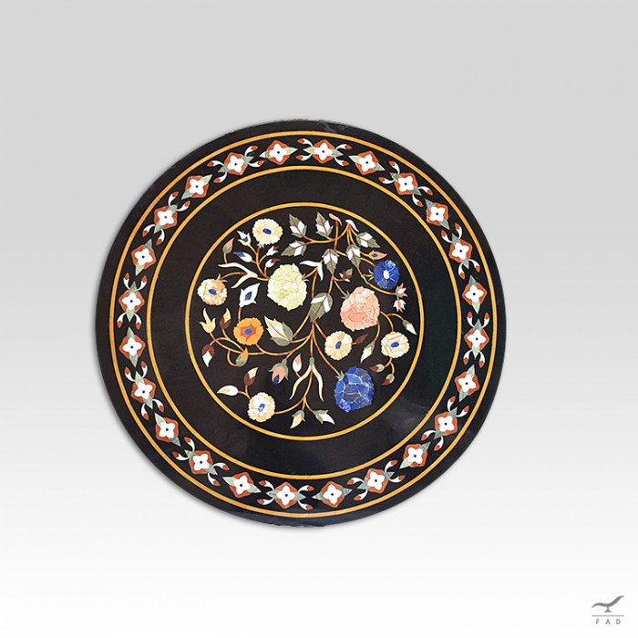 Tavolino MARS tondo in pietre dure con al centro una decorazione floreale