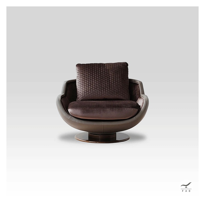 Poltrona RANDY con Base Girevole in Ottone | Relax e Comfort per Casa e Hotel