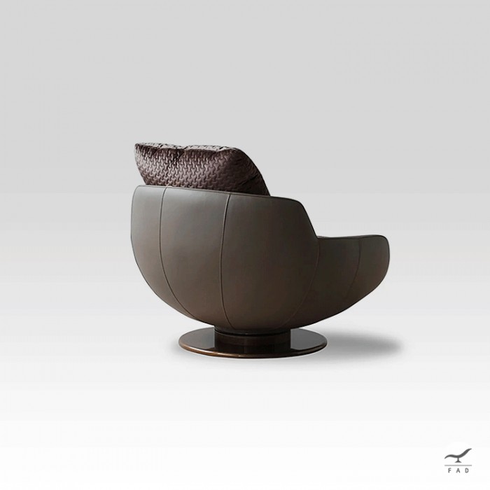 RANDY armchair in the shape of an eggshell