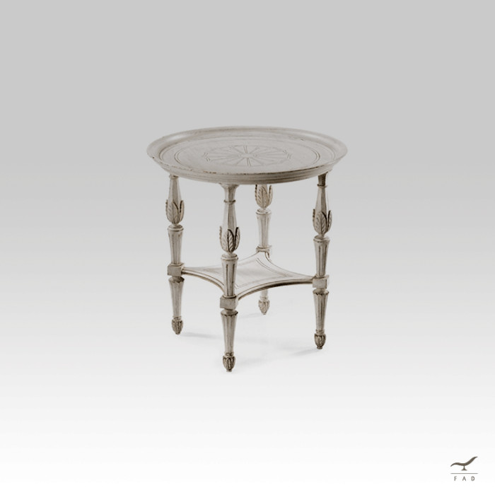 Antique style coffee table with laurel leaf decorations
