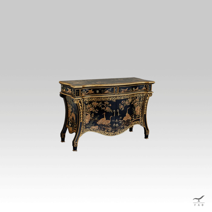 Credenza in stile settecento con motivi floreali e uccellini