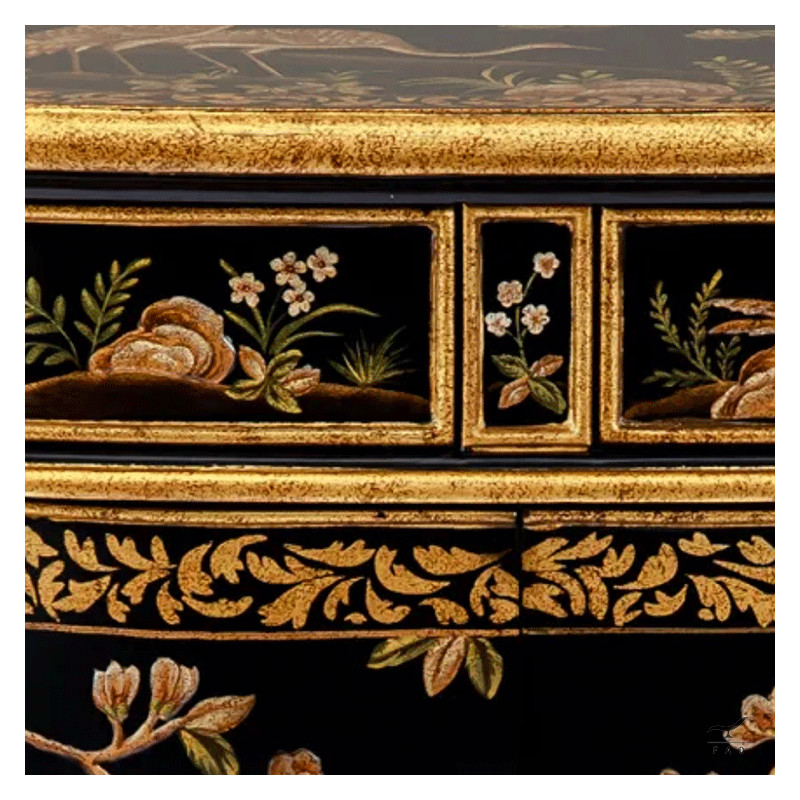 Credenza Laccata con Motivi Floreali e Uccellini - Arredo di lusso per ville antiche e hotel di lusso
