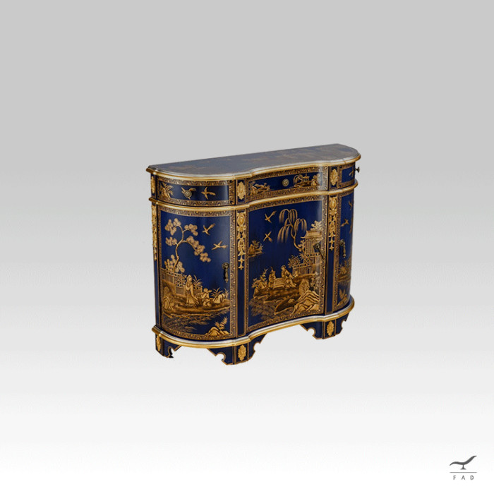 Credenza in stile antico con decorazioni cinesi