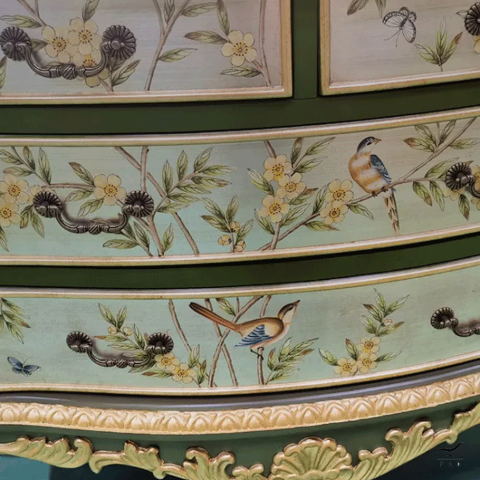 Credenza barocca con disegno a mezzaluna