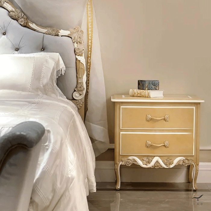 Tavolino Rose Settecentesco per Camere da Letto di Lusso - Descrizione e Personalizzazioni