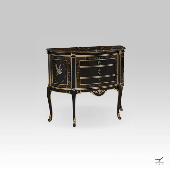 Credenza Francese del Settecento con Decorazioni Dorate e Top in Marmo