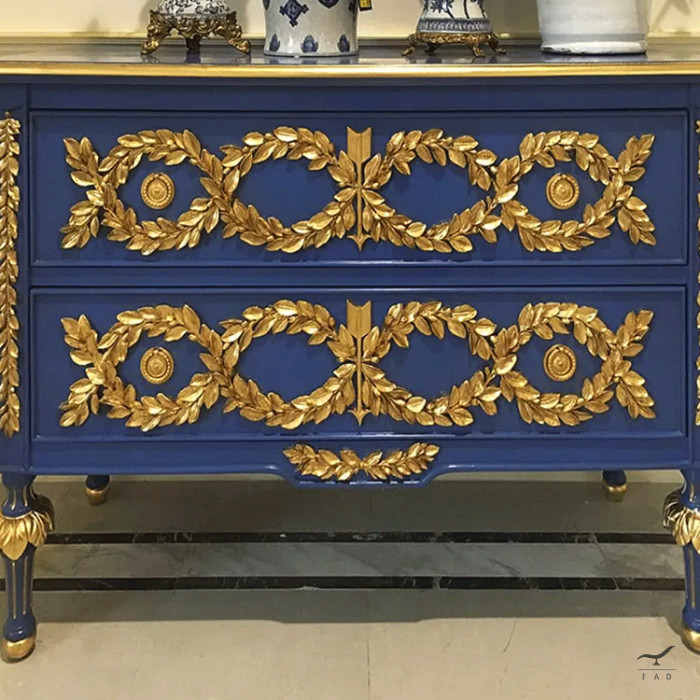 Credenza Luigi XVI: Caratteristiche e Stile Regale - Ideale per Palazzi e Hotel di Lusso