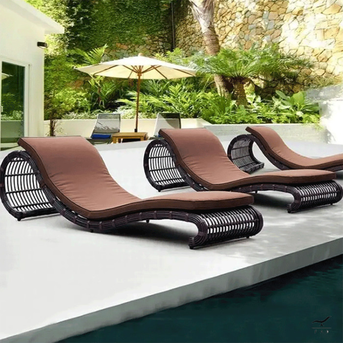 Luxurious VOICE Sunbed with Woven Rattan Structure | Elegant & Modern Design