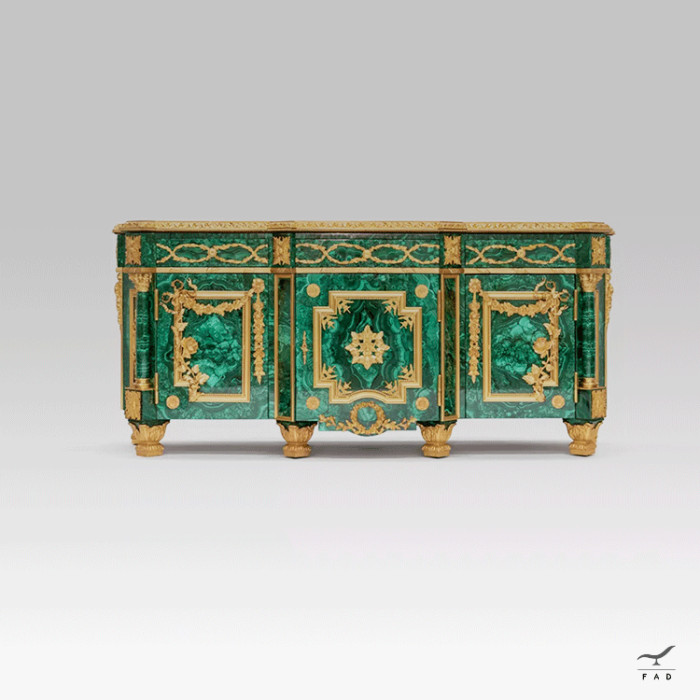 Credenza in Legno Impiallacciato in Malachite con Decorazioni in Ottone - Arredo di Lusso per Hotel e Palazzi