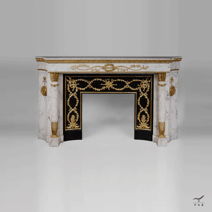 Luxury Marble Fireplace with Marble Columns and Gilded Bronze Details - Prestige in Interior Design