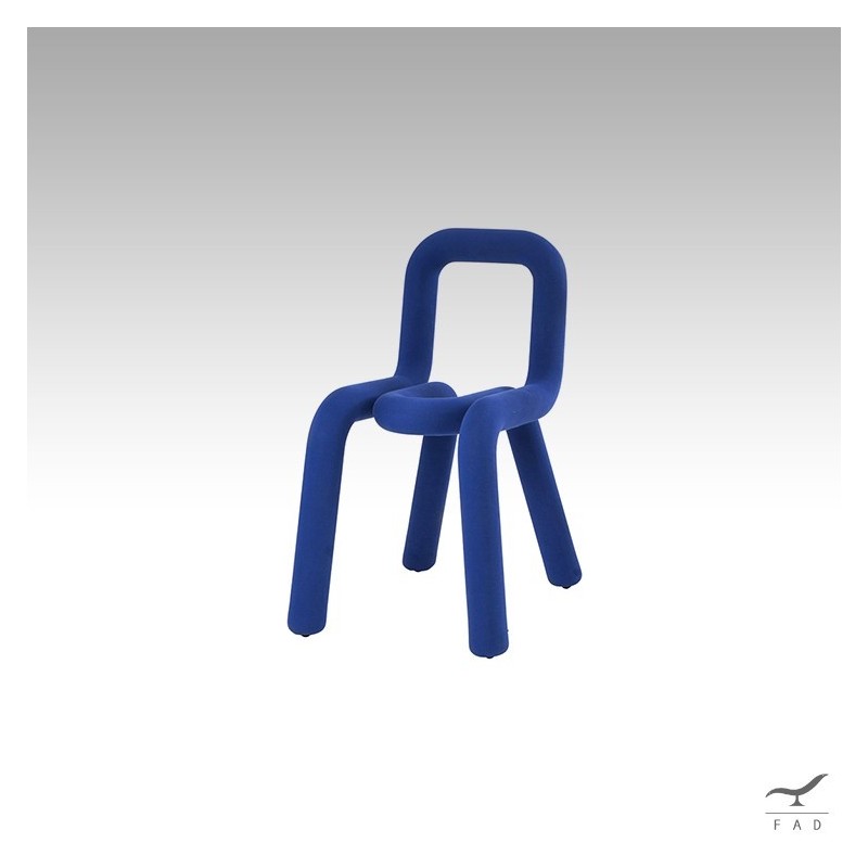 Sedia ispirata Moustache: design avvolgente, comfort elevato, rivestimento colorato