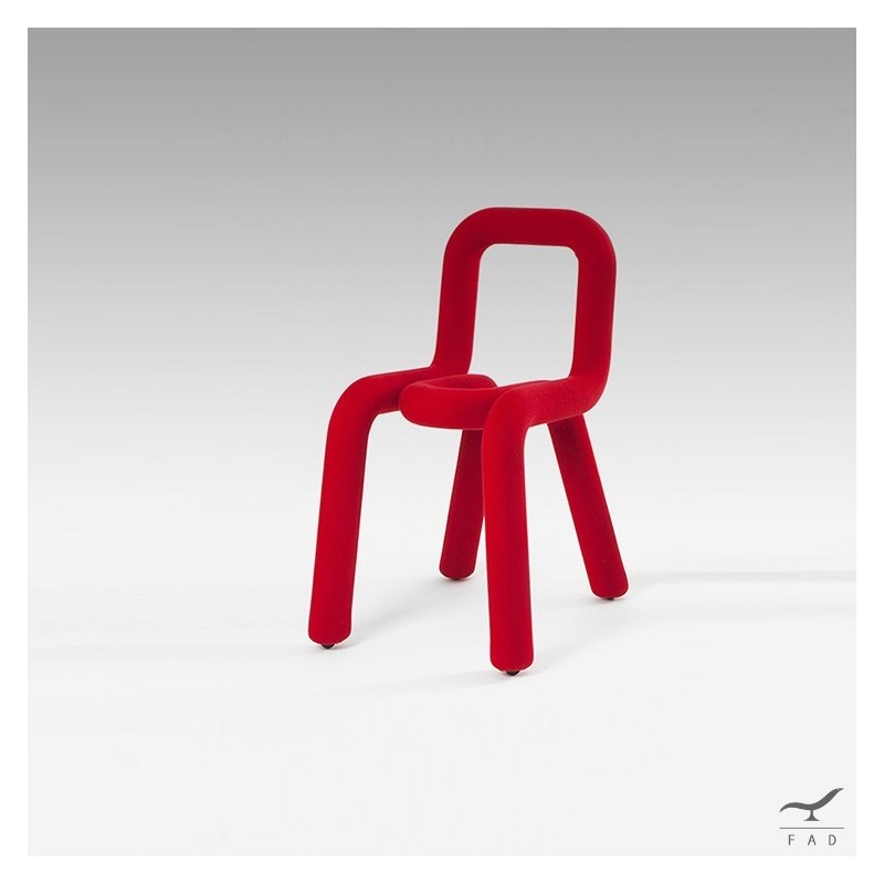Sedia ispirata Moustache: design avvolgente, comfort elevato, rivestimento colorato