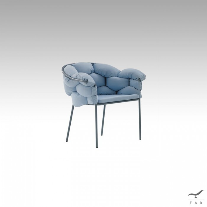 Chair inspired by the Serpentine Chair model
