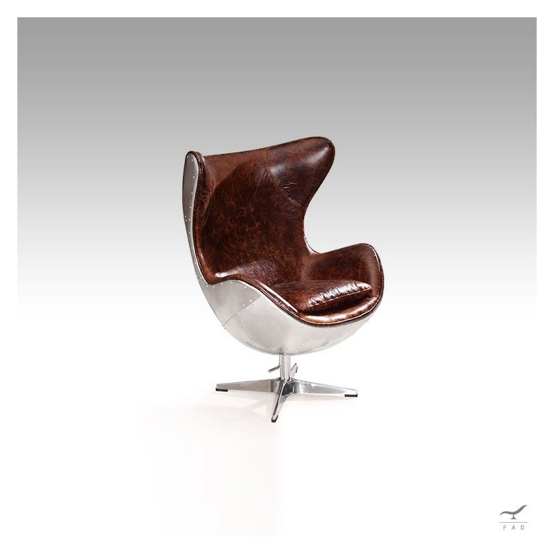 Sedia uovo design Jacobsen - Linee accoglienti e alto schienale
