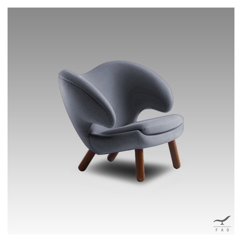 Poltroncina Pelican ispirata al design di Finn Juhl