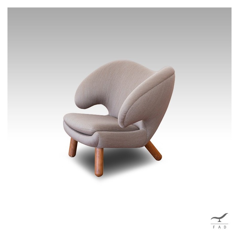 Poltroncina Pelican ispirata al design di Finn Juhl